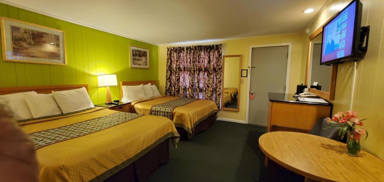 Pinebrook Motel Lake George Room photo