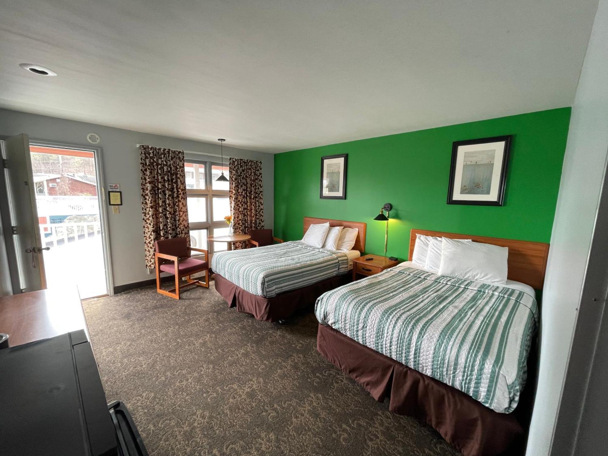 Pinebrook Motel Lake George Exterior photo